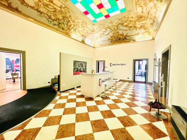 Locale Commerciale in affitto a Centro Storico, Modena