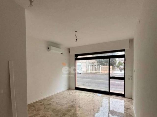 Locale Commerciale in affitto a Modena, Reggio Emilia