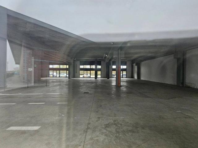 Locale Commerciale in affitto a Cittanova, Modena