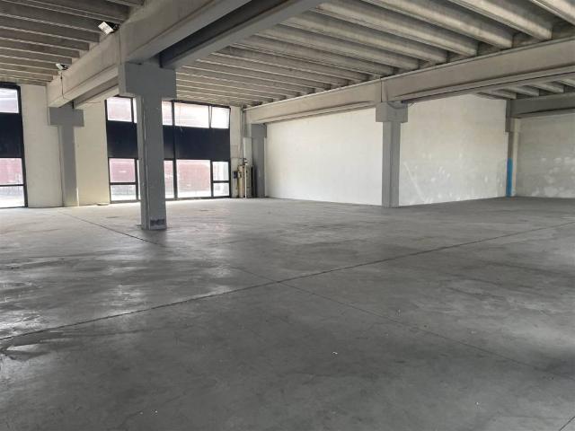 Locale Commerciale in affitto a Cittanova, Modena