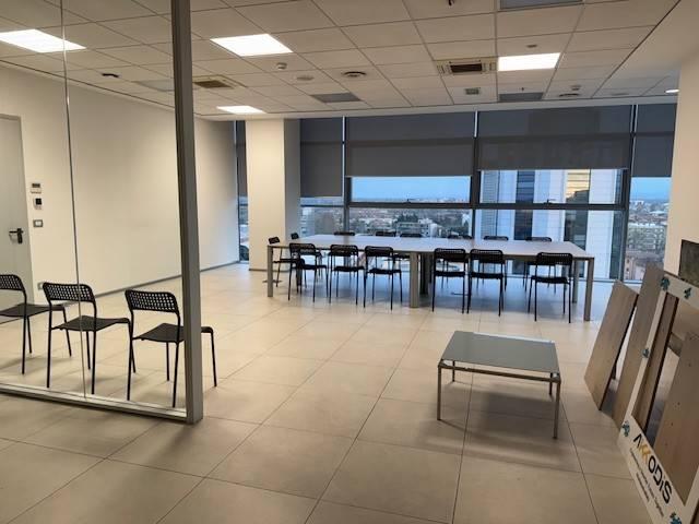 Locale Commerciale in affitto a Crocetta, Modena