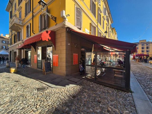 Locale Commerciale in affitto a Modena, Reggio Emilia