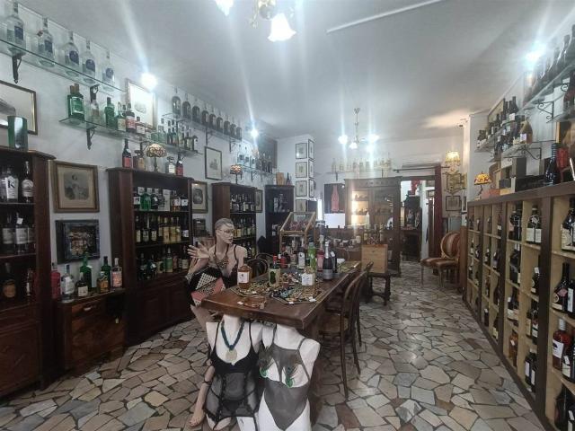 Locale Commerciale in affitto a Cittadella, Modena