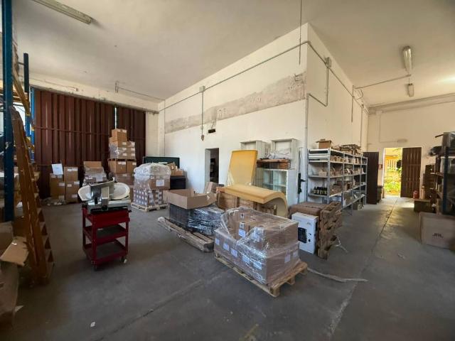 Locale Commerciale in affitto a Crocetta-San Lazzaro-Modena Est, Modena
