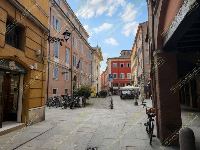Locale Commerciale in affitto a Centro Storico, Modena
