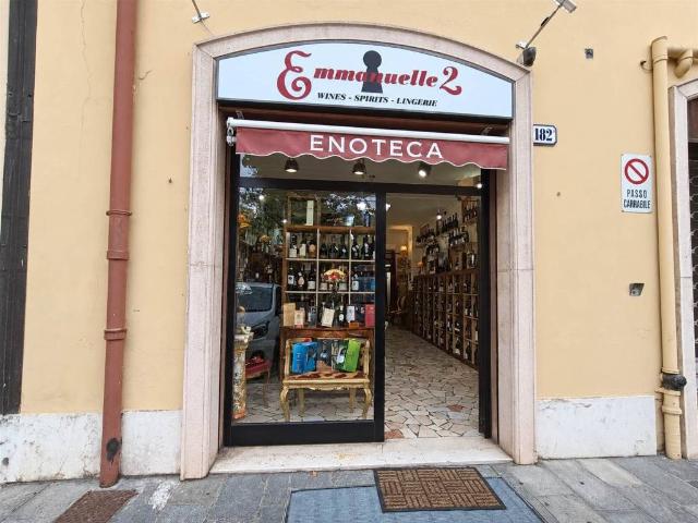 Locale Commerciale in affitto a Cittadella, Modena
