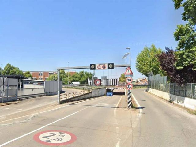 Locale Commerciale in affitto a Modena, Reggio Emilia