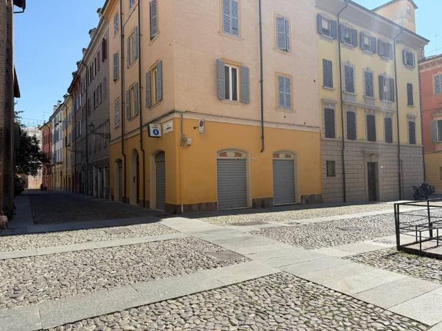 Locale Commerciale in affitto a Centro Storico, Modena