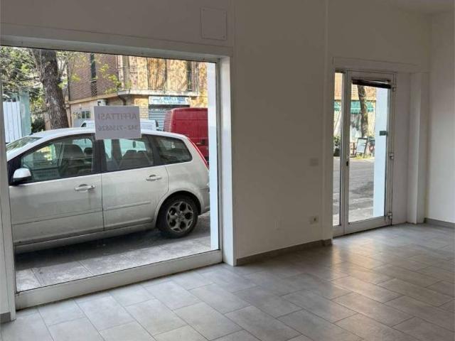 Locale Commerciale in affitto a Crocetta-San Lazzaro-Modena Est, Modena