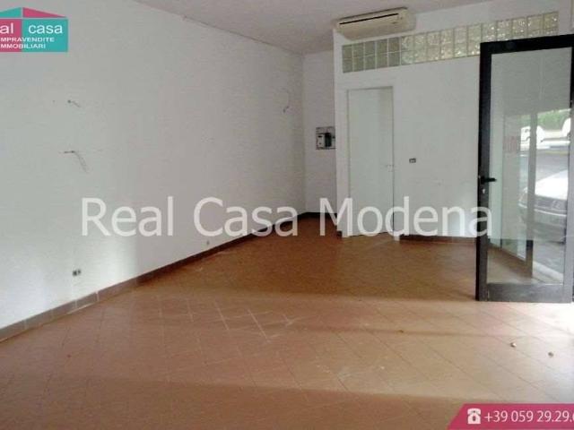 Locale Commerciale in affitto a Centro Storico, Modena