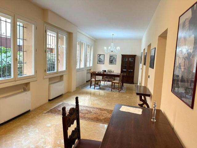 Locale Commerciale in affitto a Centro Storico, Modena