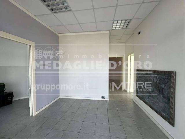 Locale Commerciale in affitto a Modena, Reggio Emilia