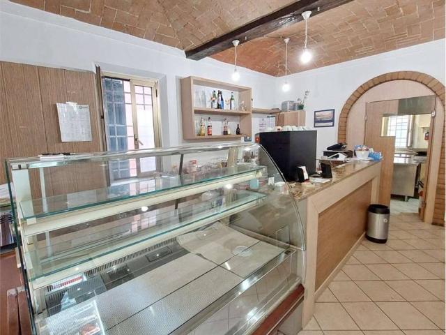 Locale Commerciale in affitto a Modena, Reggio Emilia