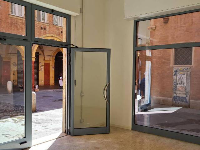 Locale Commerciale in affitto a Modena, Reggio Emilia