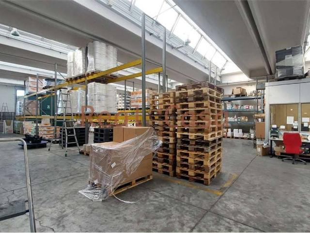 Locale Commerciale in affitto a Crocetta-San Lazzaro-Modena Est, Modena