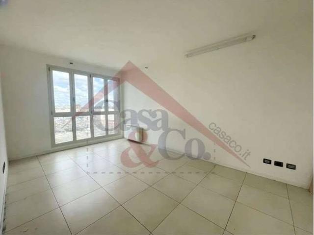 Locale Commerciale in affitto a Modena, Reggio Emilia