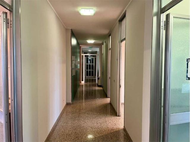 Locale Commerciale in affitto a Villa Riva, Modena
