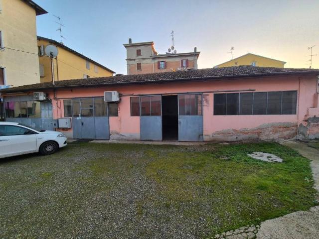 Locale Commerciale in affitto a Crocetta-San Lazzaro-Modena Est, Modena