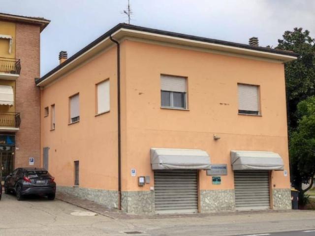 Locale Commerciale in affitto a Modena, Reggio Emilia
