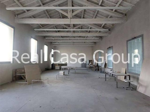 Locale Commerciale in affitto a Centro Storico, Modena