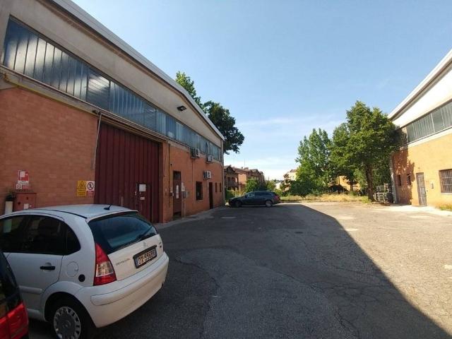 Locale Commerciale in affitto a Buon Pastore-Sant'Agnese-San Damaso, Modena