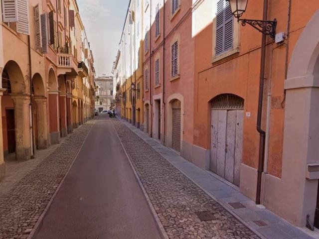Locale Commerciale in affitto a Centro Storico, Modena