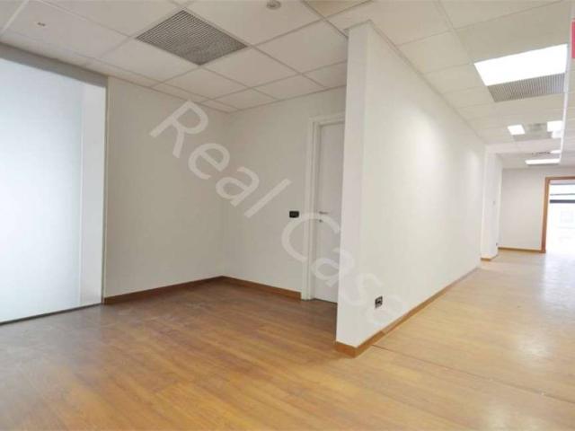 Locale Commerciale in affitto a Modena, Reggio Emilia