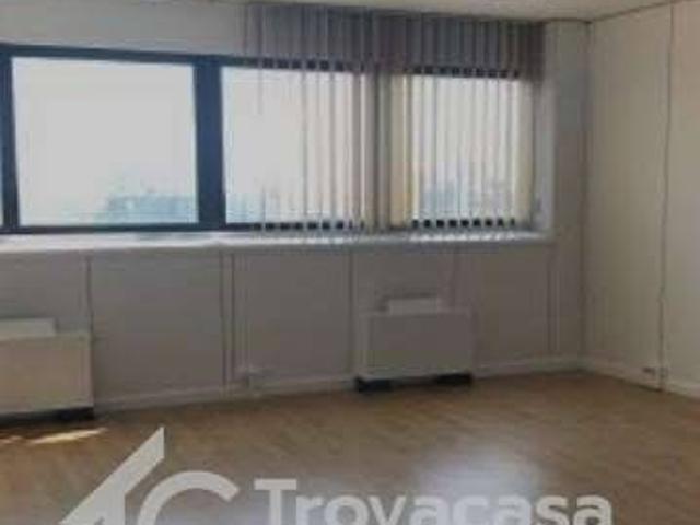 Locale Commerciale in affitto a Modena, Scaglia