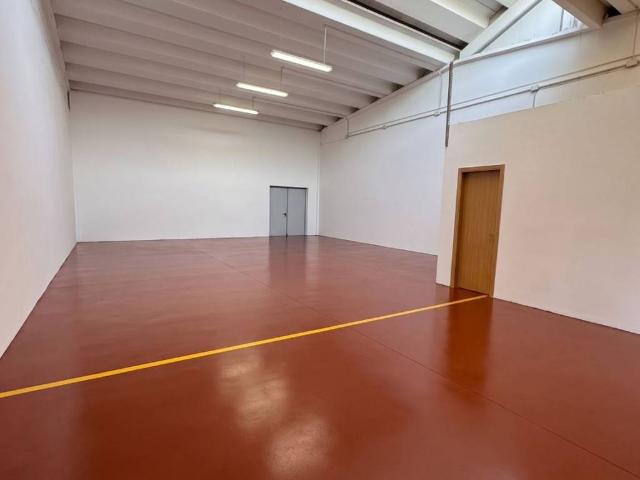 Locale Commerciale in affitto a Crocetta-San Lazzaro-Modena Est, Modena