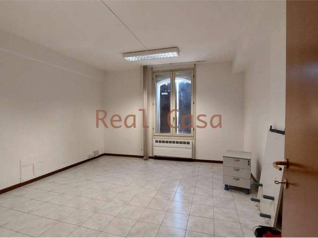 Locale Commerciale in affitto a Modena, Reggio Emilia