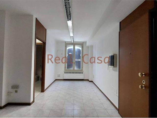 Locale Commerciale in affitto a Modena, Reggio Emilia