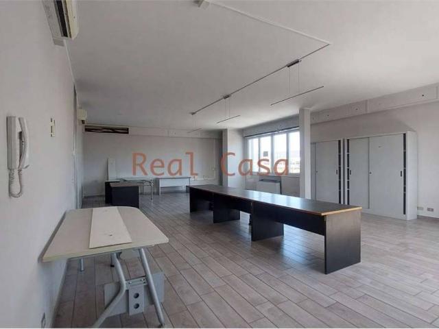 Locale Commerciale in affitto a Modena, Reggio Emilia