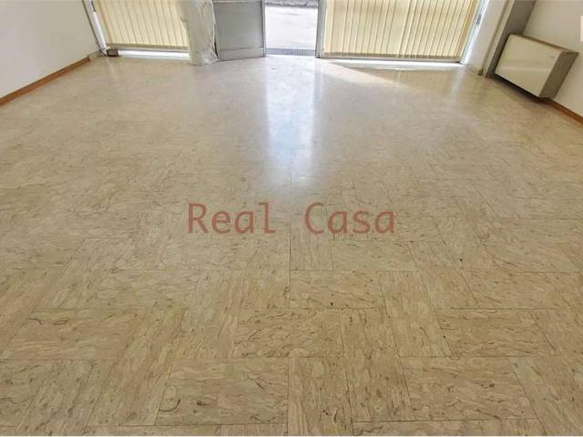 Locale Commerciale in affitto a Modena, Reggio Emilia