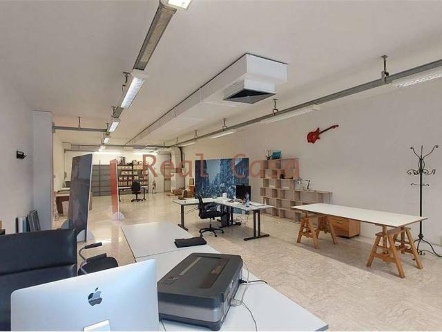 Locale Commerciale in affitto a Modena, Reggio Emilia
