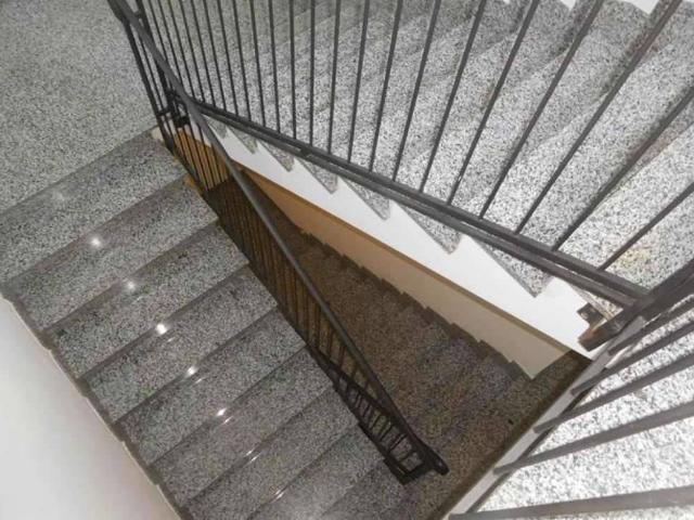 Locale Commerciale in affitto a Modena, Reggio Emilia