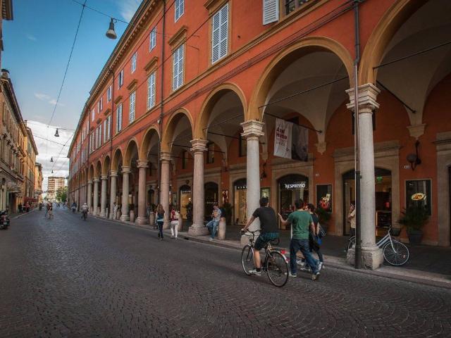 Locale Commerciale in affitto a Centro Storico, Modena