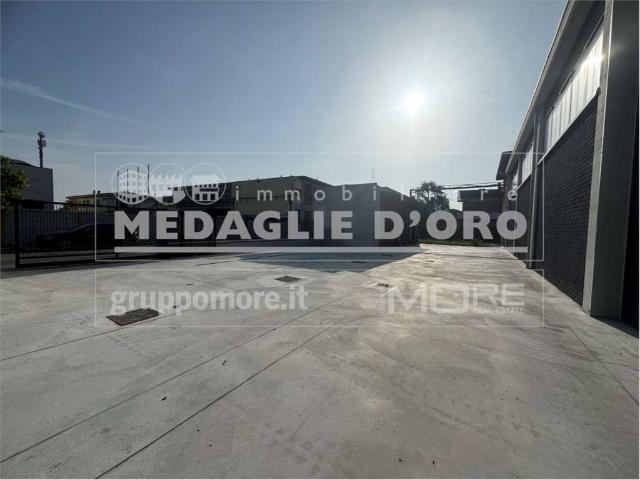Locale Commerciale in affitto a San Faustino-Madonnina-Quattroville, Modena
