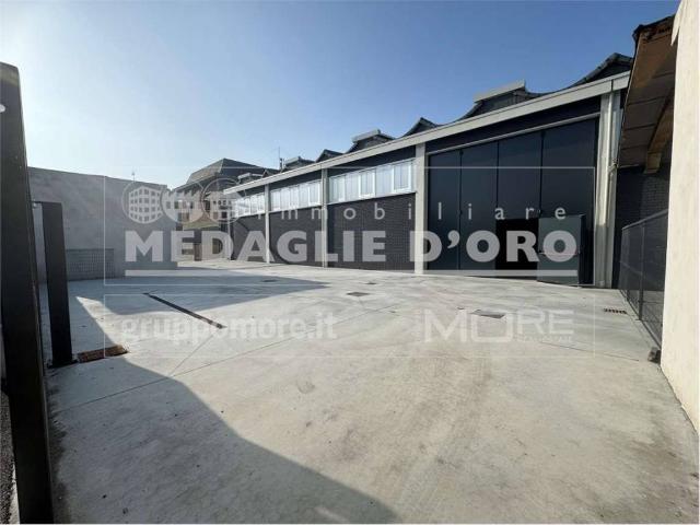 Locale Commerciale in affitto a San Faustino-Madonnina-Quattroville, Modena