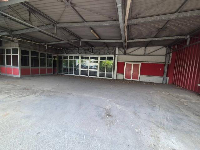 Locale Commerciale in affitto a Crocetta-San Lazzaro-Modena Est, Modena