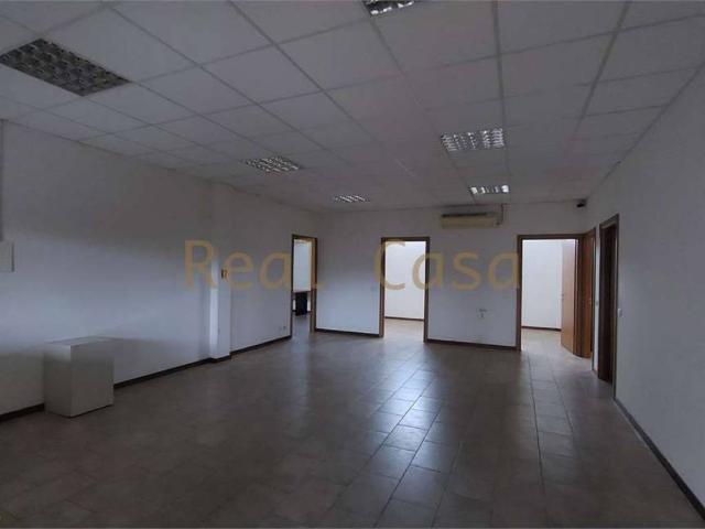Locale Commerciale in affitto a Modena, Reggio Emilia