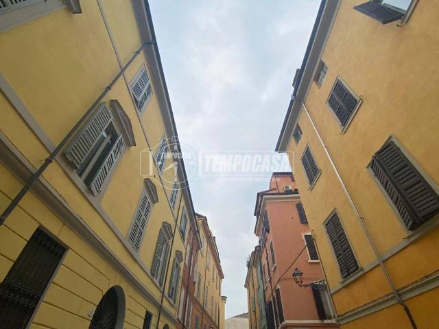 Locale Commerciale in affitto a Modena, Reggio Emilia