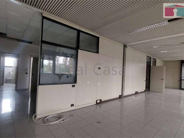 Locale Commerciale in affitto a Modena, Reggio Emilia