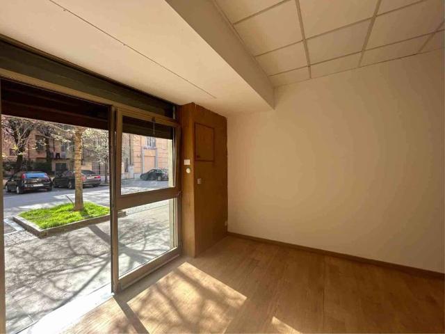 Locale Commerciale in affitto a Centro Storico, Modena