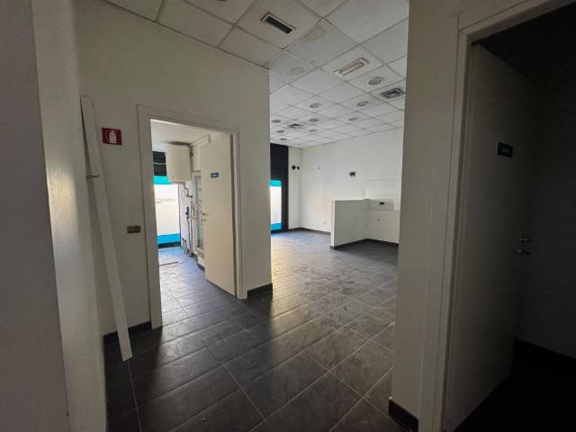 Locale Commerciale in affitto a Centro Storico, Modena