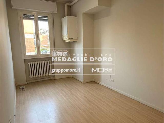 Locale Commerciale in affitto a Buon Pastore-Sant'Agnese-San Damaso, Modena