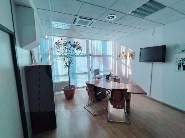 Locale Commerciale in affitto a Modena, Reggio Emilia