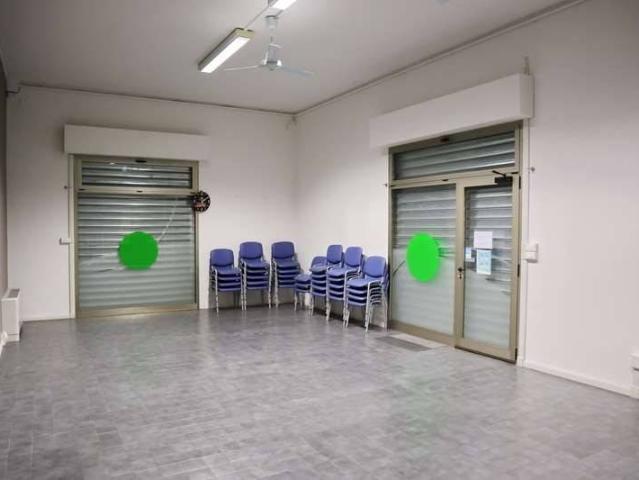Locale Commerciale in affitto a Modena, Reggio Emilia