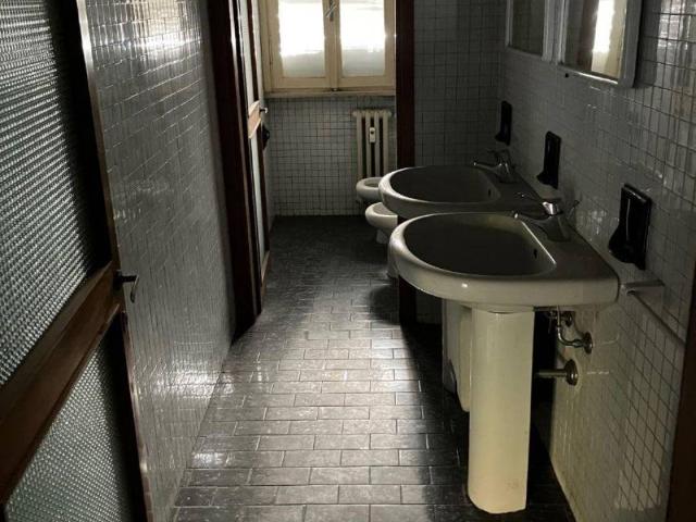 Locale Commerciale in affitto a Centro Storico, Modena