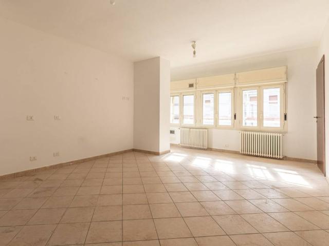 Locale Commerciale in affitto a Musicisti, Modena