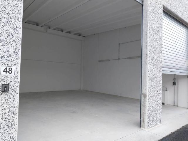 Locale Commerciale in affitto a Buon Pastore-Sant'Agnese-San Damaso, Modena